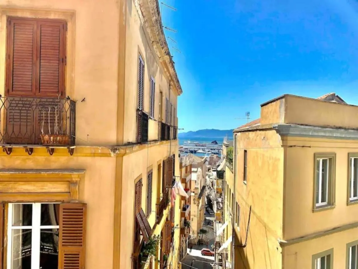 Appartamento Cagliari Centro Con Vista Sul Porto 0*,