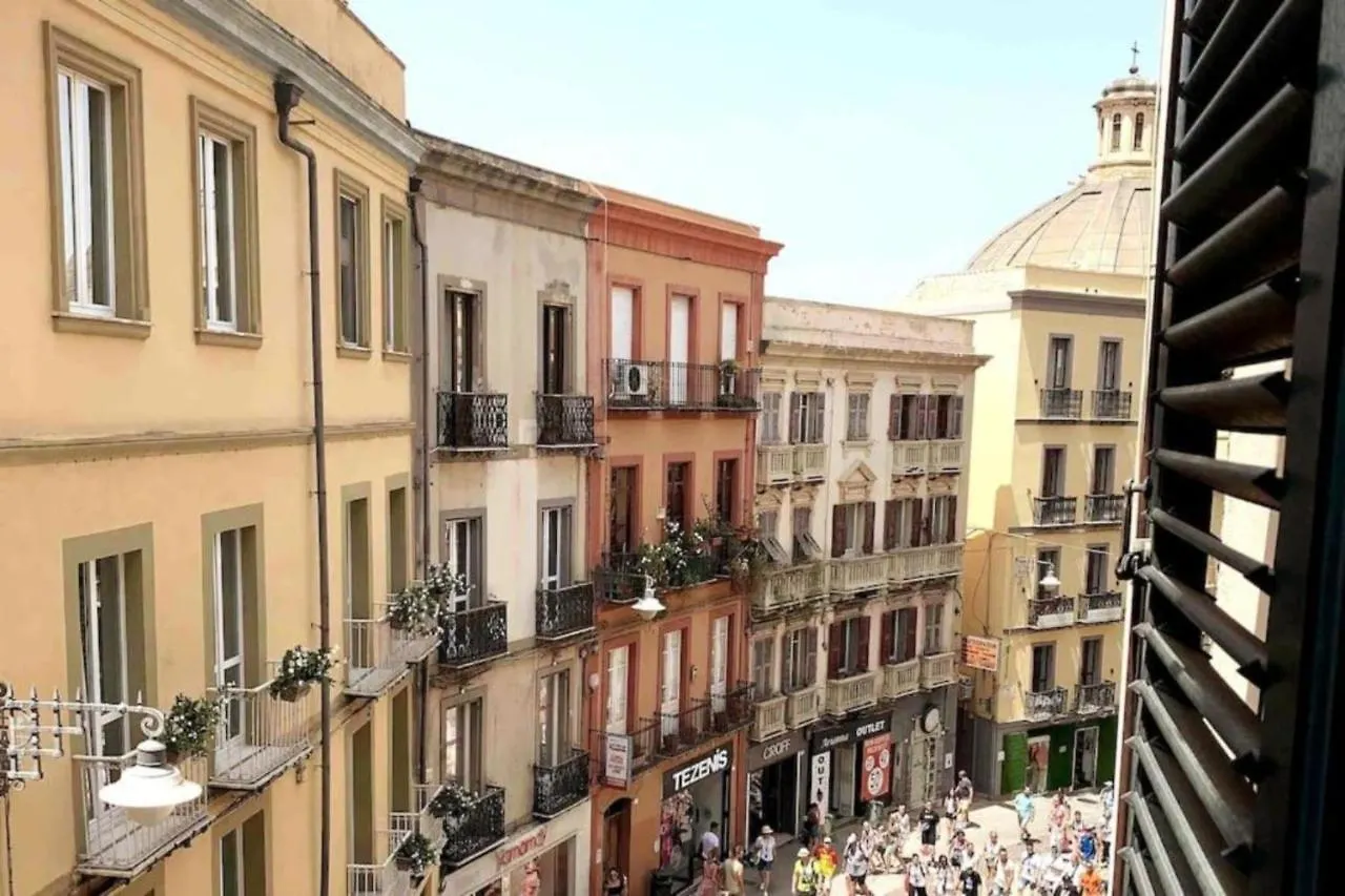 Appartamento Cagliari Centro Con Vista Sul Porto 0*,