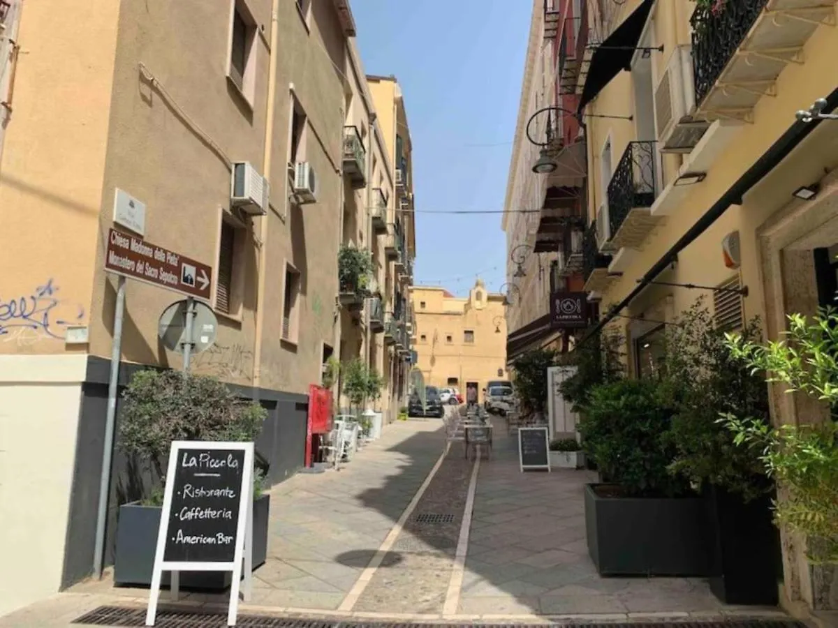 Apartment Appartamento Cagliari Centro Con Vista Sul Porto Italy